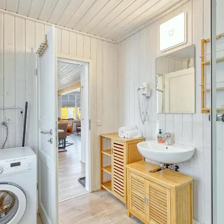 3 Bedroom Pet Friendly In *